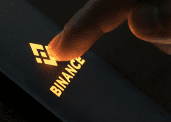 Binance-Logo-on-Phone