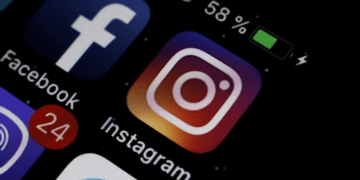 Facebook-Instagram-Logo-on-Phone