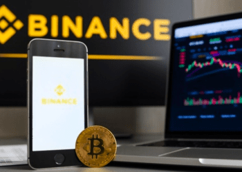 Binance-Logo-on-Phone