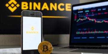 Binance-Logo-on-Phone