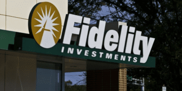 Fidelity-Logo-on-Building