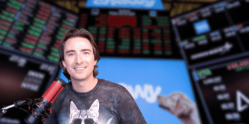 Roaring Kitty Keith Gill Buys 6.6% Stake in Chewy Shares