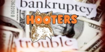Hooters Aims for Revival with Founder-Backed Acquisition Amid Bankruptcy​
