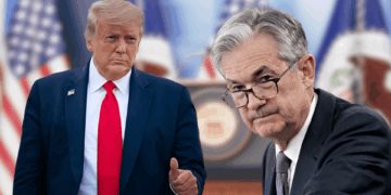 Donald Trump Slaps Jerome Powell on the Back While Urging for Interest Rate Cuts