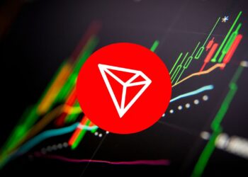 TRON’s Heating Up: Big USDT Transfers, Quiet Accumulation, and... Bearish Sentiment?